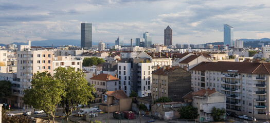 vue à Lyon des immeubles du quartier de la Part-Dieu depuis Villeurbanne