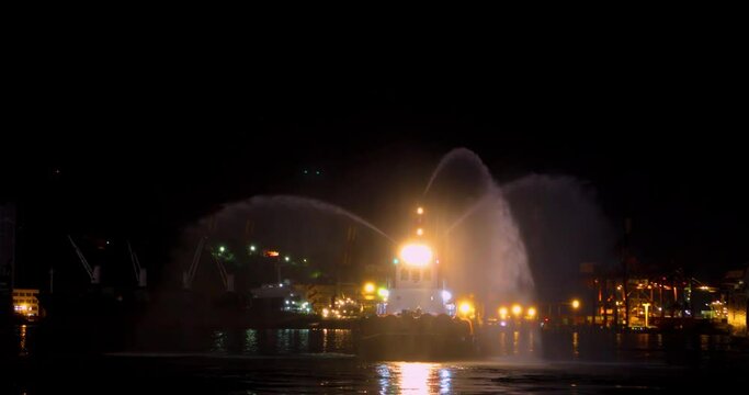 Port, water diversion boat, whistle, spray water column, celebrate the festival,