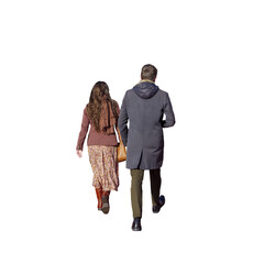 Couple adulte vu de dos, marchant ensemble en extérieur, homme en manteau long et femme en jupe...