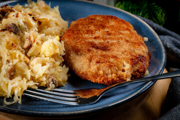 Minced meat cutlet with boiled sauerkraut.