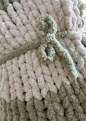 An example of finger knitting to make a blanket