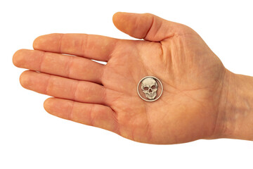 Hand mit Totenkopf