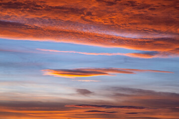 Obraz premium Dramatic sunset with colourful clouds in the sky