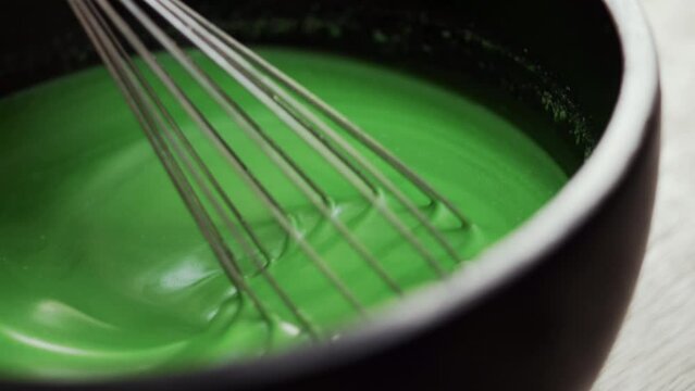 Slow Motion Whipping Green Sauce