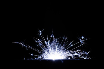 Obraz premium Fireworks bengal Flicker on a dark background. Easy to add lens flare effects for overlay designs or screen blending mode to make high-quality images.