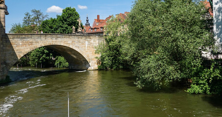 Fototapeta premium Regnitzbrücke im Stadtkern der Bamberger Altstadt