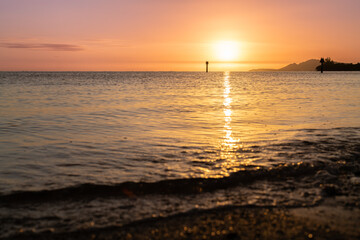Fototapeta na wymiar Sunset at Maunalua Bay Beach Park, Hawaii Kai, Honolulu Oahu. 