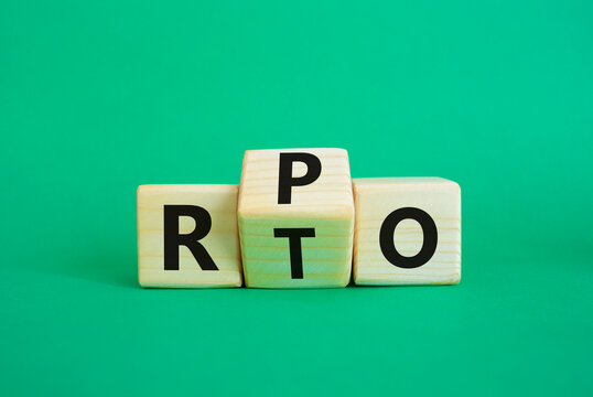 RPO vs RTO symbol. Wooden cubes with words RTO to RPO. Beautiful green background. business concept. Copy space