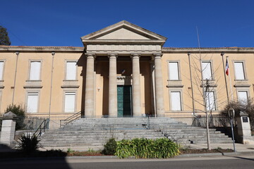Fototapeta na wymiar Le palais de justice, vu de l'extérieur, ville de Privas, département de l'Ardèche, France