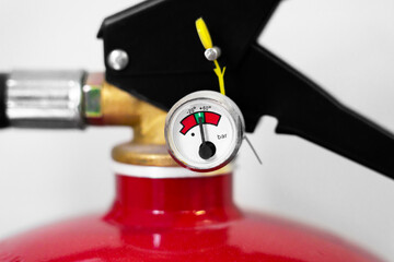 Charge indicator of a fire extinguisher with green normal pressure level