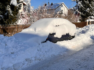 Snow chaos in Bavaria: cars and streets covered in snow