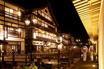 Fototapeta premium 夏の銀山温泉の夜景