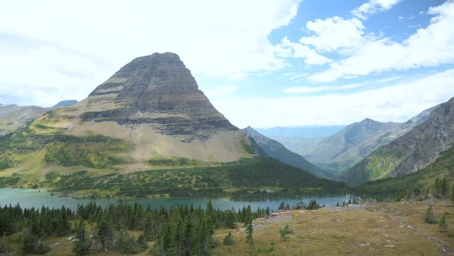 Viewing the right side of Hidden Lake Overlook with Bearhat Mountain in the background, static