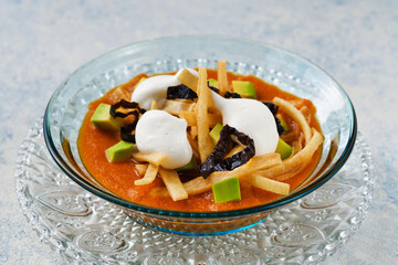 メキシコのトルティージャのスープ　ソパ・デ・トルティージャ（ソパ・アステカ）コピースペースあり
 Mexican tortilla soup　Sopa de Tortilla (Sopa Azteca）with copy space