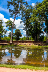 Obraz premium Banteay Srei Temple Entrance Ancient Ruins on Sunny Day, Siem Reap, Cambodia.