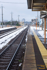 雪が積もった駅構内の風景 鳥取県 湖山駅