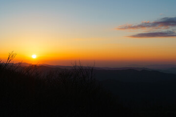 Fototapeta na wymiar 山で見た夕日