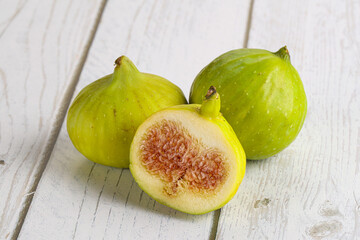 Ripe sweet juicy green fig heap