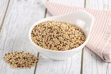 Raw dry quinoa cereal grain