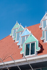 Welcome to Holland in the heart of Amsterdam, with its architecture and its atypical gabled houses, the legacy of the golden age of the city, known for its artistic heritage