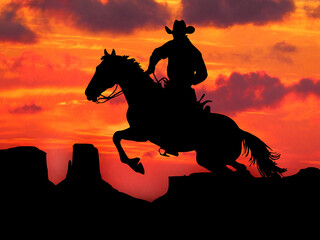 Silhouette Cowboy auf Pferd bei Sonnenuntergang im Monument Valley, USA - Wester Wildwest Tradition - Freiheit und Weite - obrazy, fototapety, plakaty