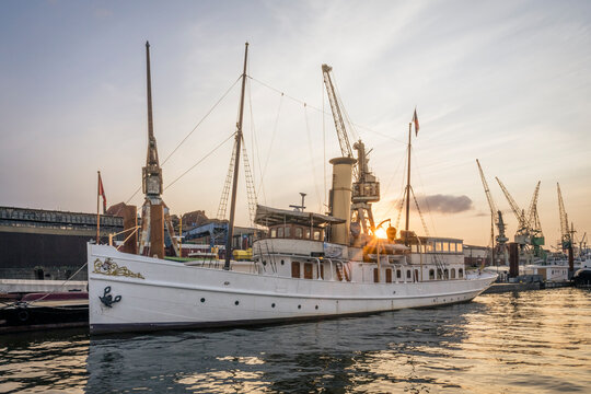 Germany, Hamburg, Museum ship Schaarhorn at sunset
