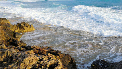 Obraz premium In winter, Ayia Napa, Cyprus transforms into a peaceful haven. Enjoy mild weather, uncrowded beaches, and a serene atmosphere. It's a perfect time for a tranquil getaway and exploration.