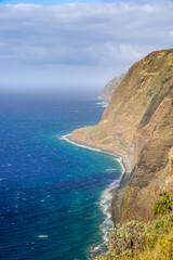 Fototapeta premium Cliffs embrace vast ocean horizon.