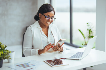 Business girl with phone typing during work break replying to email, sms message or networking via social media app. Communication, text conversation and black woman using smartphone for web search - obrazy, fototapety, plakaty