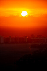 Obraz premium Beautiful sunrise over Miami South Beach on a January morning