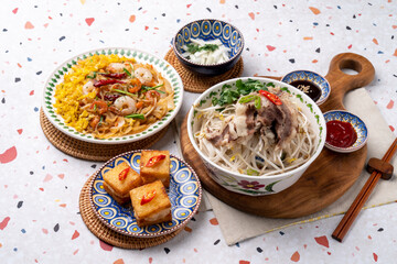 Beef, rice noodles, side dishes, drinks, menbosa, Thai food, fried rice, Vietnamese food, kaopat, pad thai, Heo Hyang ganji