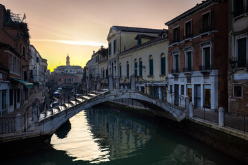 Naklejka premium Tranquility in Venice City in Morning First Lights