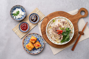 Beef, rice noodles, side dishes, drinks, menbosa, Thai food, fried rice, Vietnamese food, kaopat, pad thai, Heo Hyang ganji