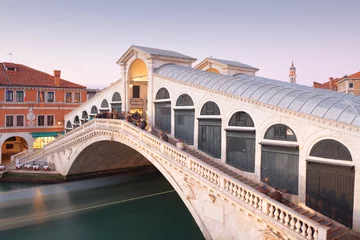 Photo sur Plexiglas Pont du Rialto Venice, Italy at the Rialto Bridge Over the Grand Canal