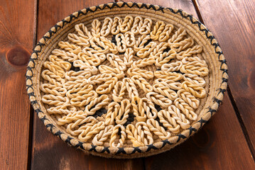 Tradizionali lorighittas, tipica pasta artigianale prodotta in Sardegna, cibo italiano 