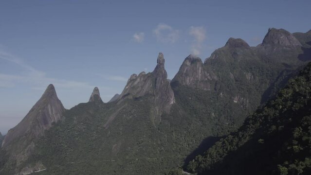 Bela vista a&eacute;rea das montanhas de Teres&oacute;polis, cidade serrana do estado do Rio de Janeiro.