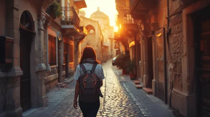 Keuken spatwand met foto A lone traveler, backpack slung over their shoulder, wandering through the narrow, cobblestone streets of an ancient city, with historic buildings towering on either side and the warm © 1st footage