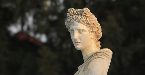 sculpture of the head of Apollo outdoors