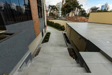 path in the garden at the entrance of a building in the city