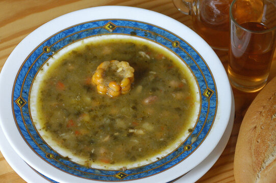 Potaje de berros y pi&ntilde;a de ma&iacute;z
