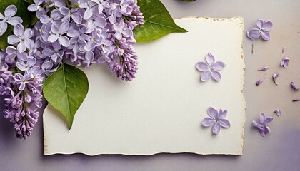 Kartki papieru otoczone przez kwiaty bzu. Wiosenne tło z miejscem na tekst - obrazy, fototapety, plakaty