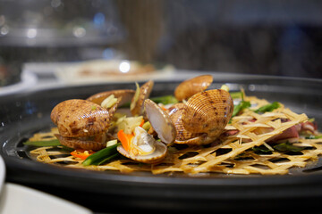 Delicious and fresh clams served at a Hydrothermal steaming model restaurant