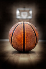 Obraz premium Basketball on Court with Hoops Rim Hardwood Floor Lights