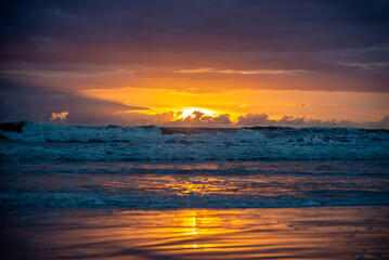 Fototapeta premium The sun setting into the sea