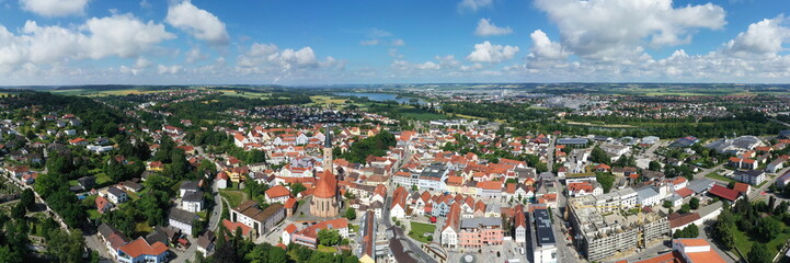 Fototapeta na wymiar Luftbild von Dingolfing mit Blick auf die historische Altstadt. .Dingolfing, Niederbayern, Bayern, Deutschland.