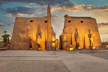 Foto op Plexiglas Temple of Luxor at sunset © zevana