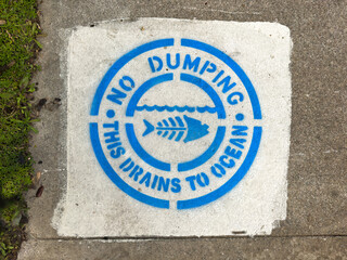 No dumping this drains to ocean sign - 728871867