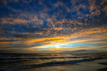 Naklejka na ściany i meble Twilight over the Gulf of Mexico and the sky is on fire.