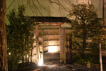 京都の庭の門
