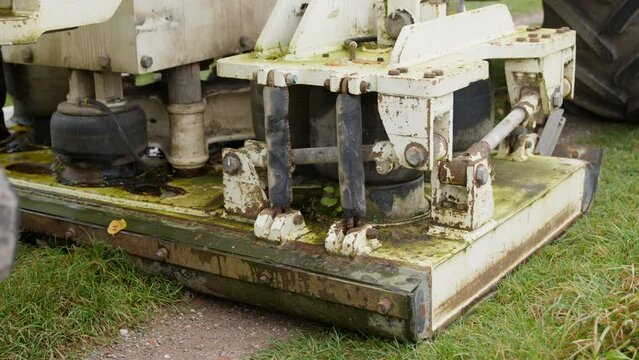 High Resolution Video of a Vibro-truck. It shows the plate being lezt down on the ground to conduct measurements using the vibrational seismology method.